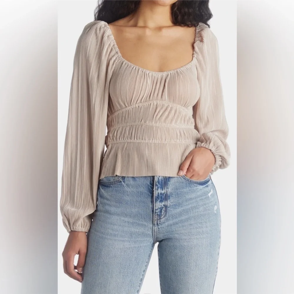 ASTR the label champagne pearl long sleeve pleated blouse